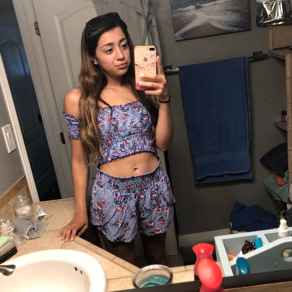 Meet your Posher, Monique